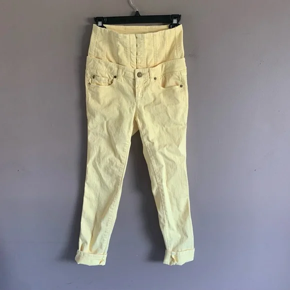 Alexander McQueen Butter Yellow High Rise Jeans, Size 38/25/2 - Picture 4 of 13